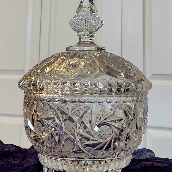 Vintage and Elegant Lead Crystal Candy Dish - Picture 1 of 14
